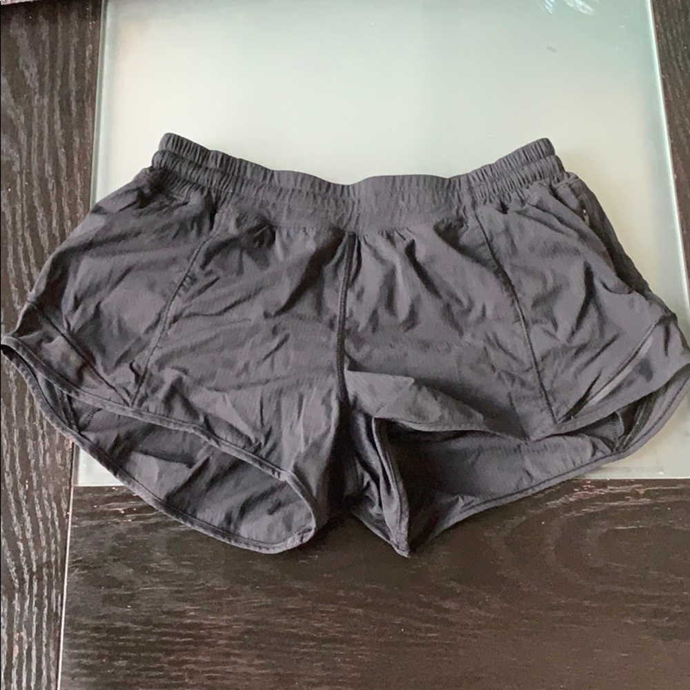 Lululemon Hotty hot shorts 2.5 inch inseam size 6
